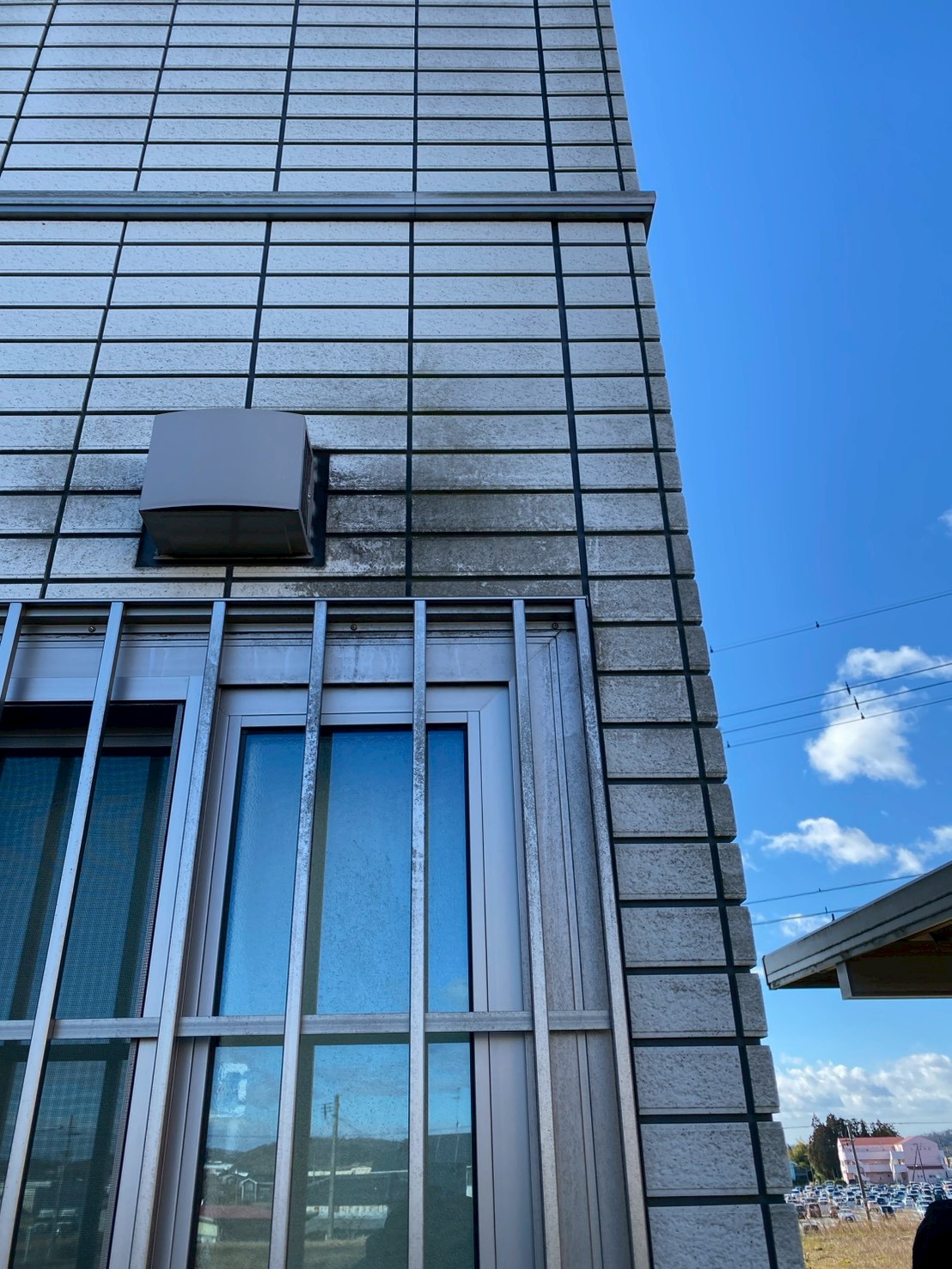 外壁換気口近辺の汚れ（アップ） （Before）